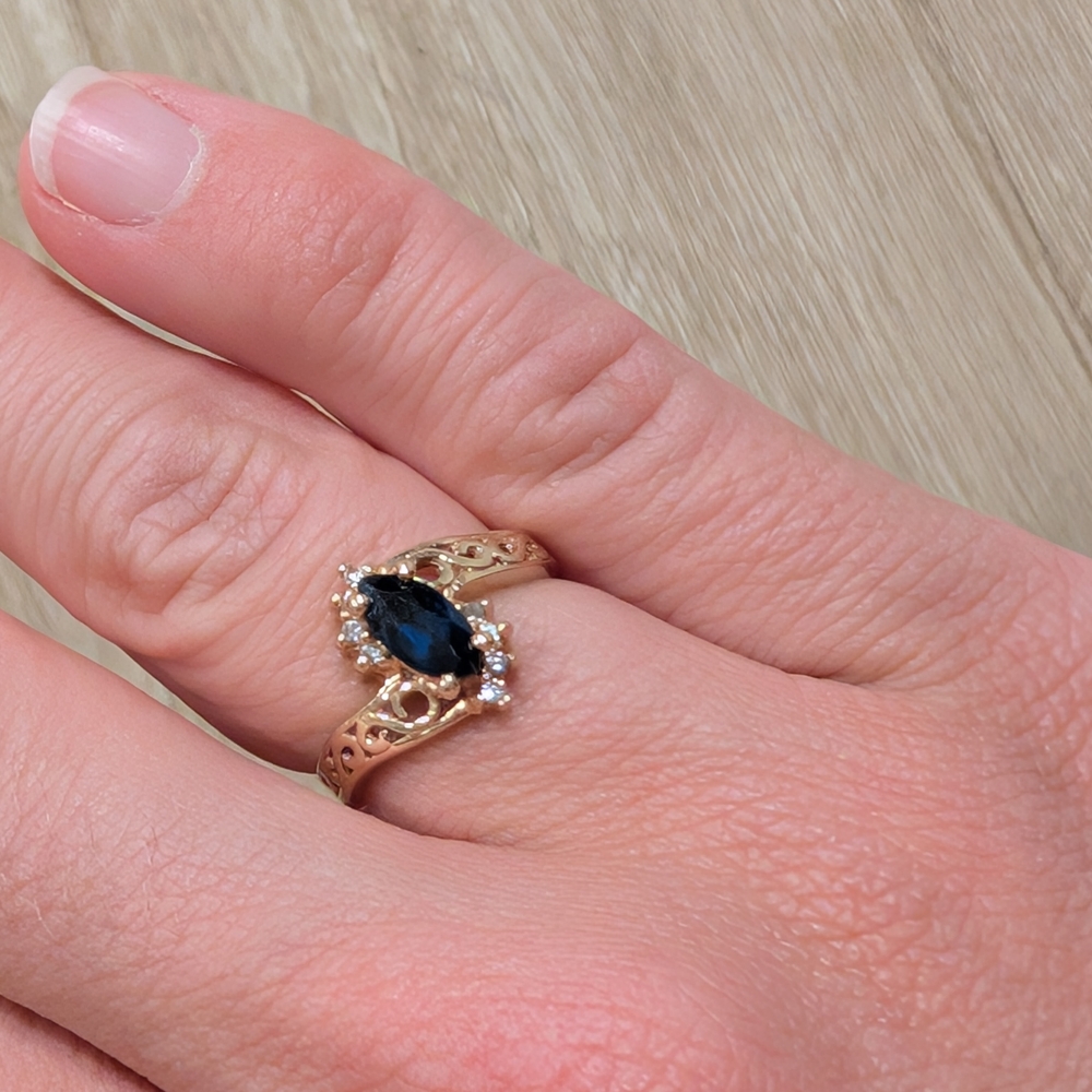 Elegant 14K Gold and Sapphire Ring Size 5.5